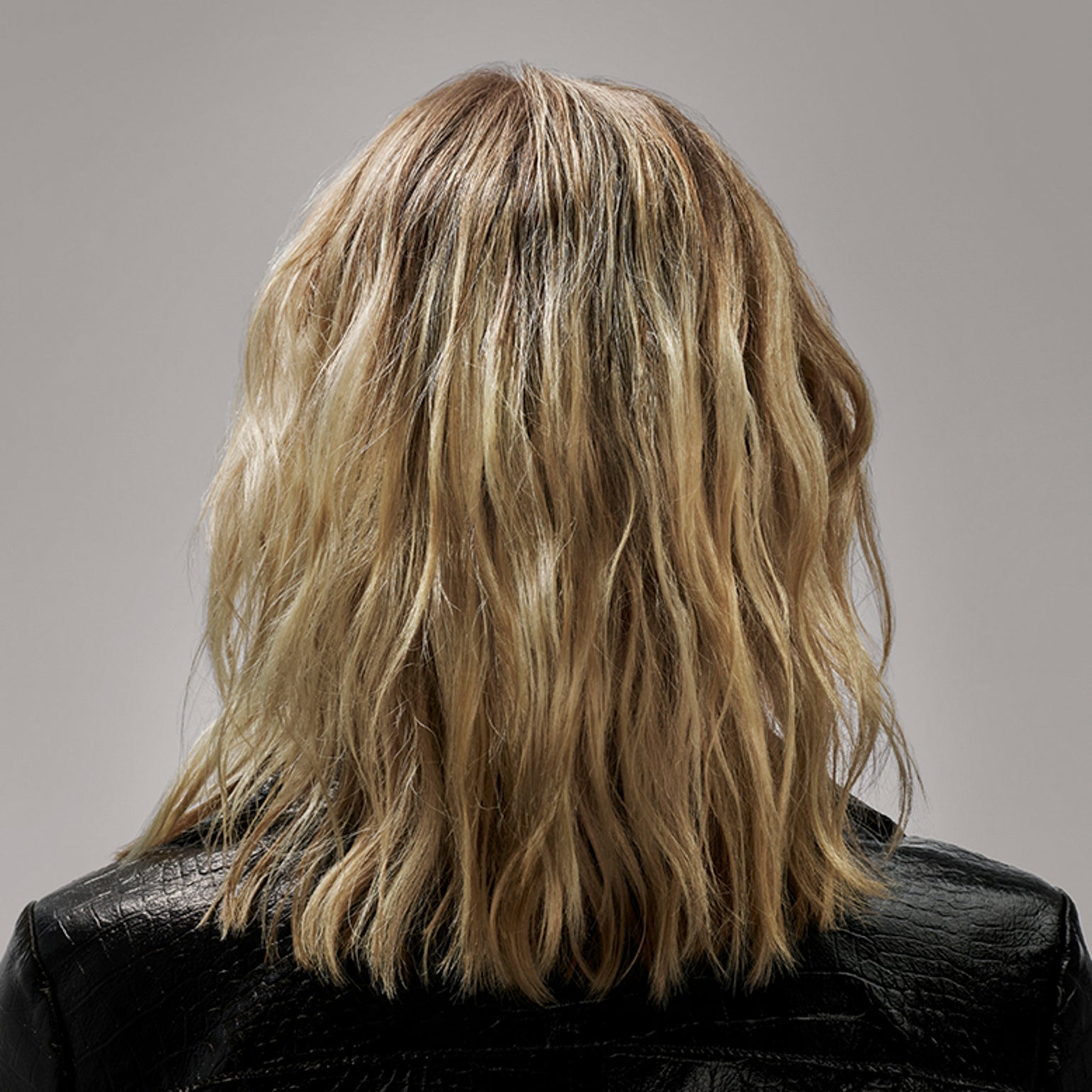 Flash Form Finishing Spray Wax - Oribe Hair Care - Image 5