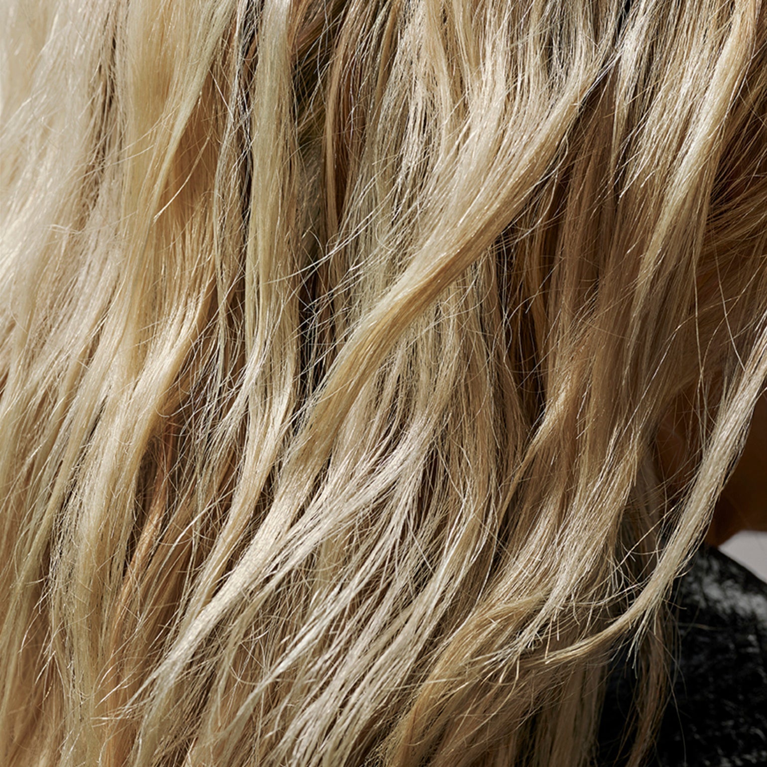 Flash Form Finishing Spray Wax - Oribe Hair Care - Image 6
