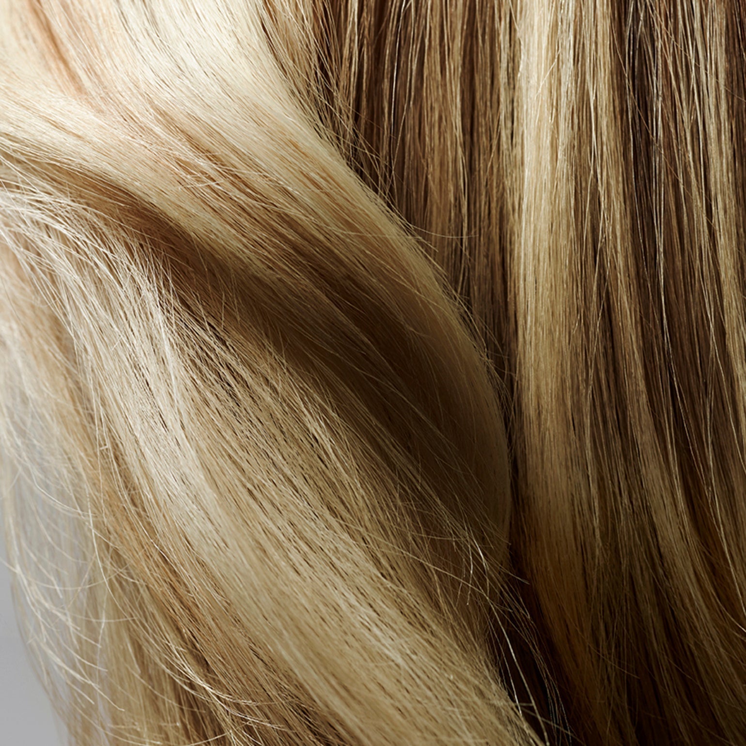 Maximista Thickening Spray - Oribe Hair Care - Image 3