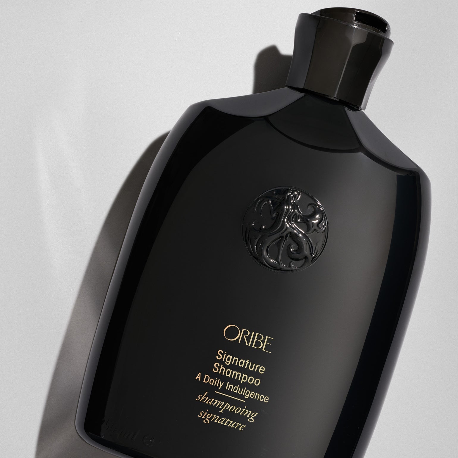 Signature Shampoo - Oribe Hair Care - Image 4