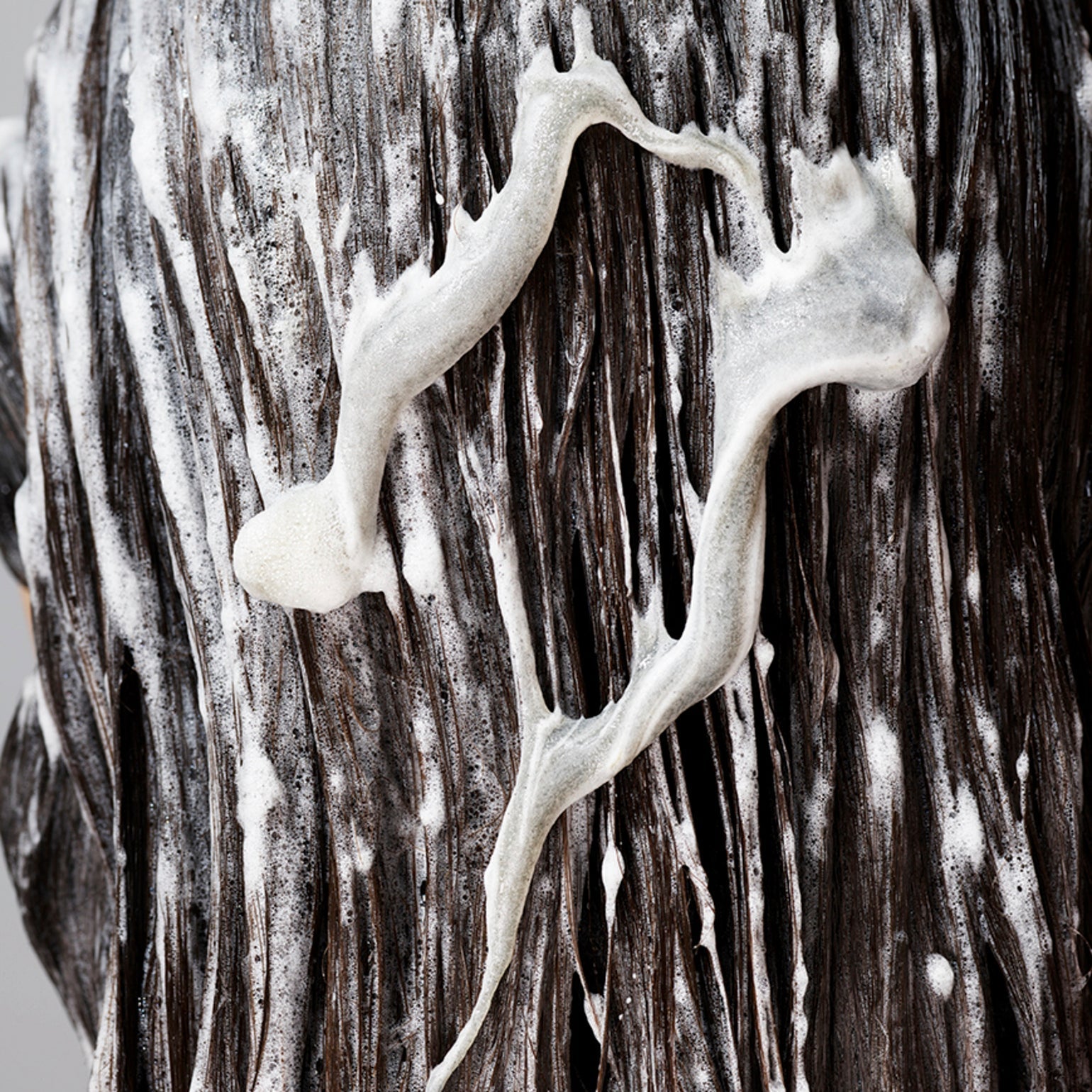The Cleanse Clarifying Shampoo - Oribe Hair Care - Image 3