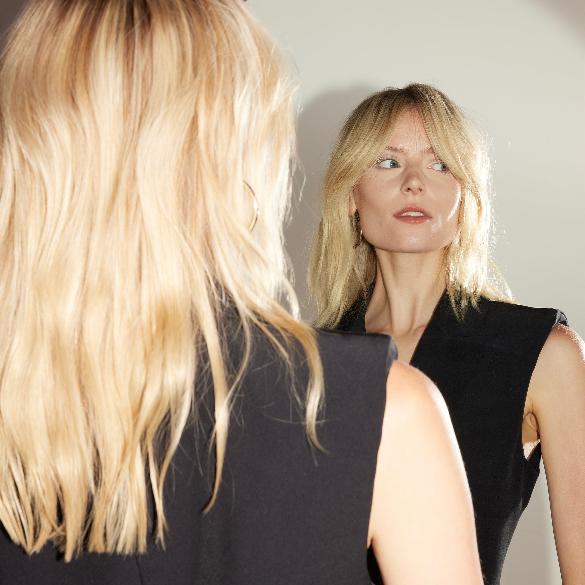 Bright Blonde Conditioner for Beautiful Color - Oribe Hair Care - Image 5
