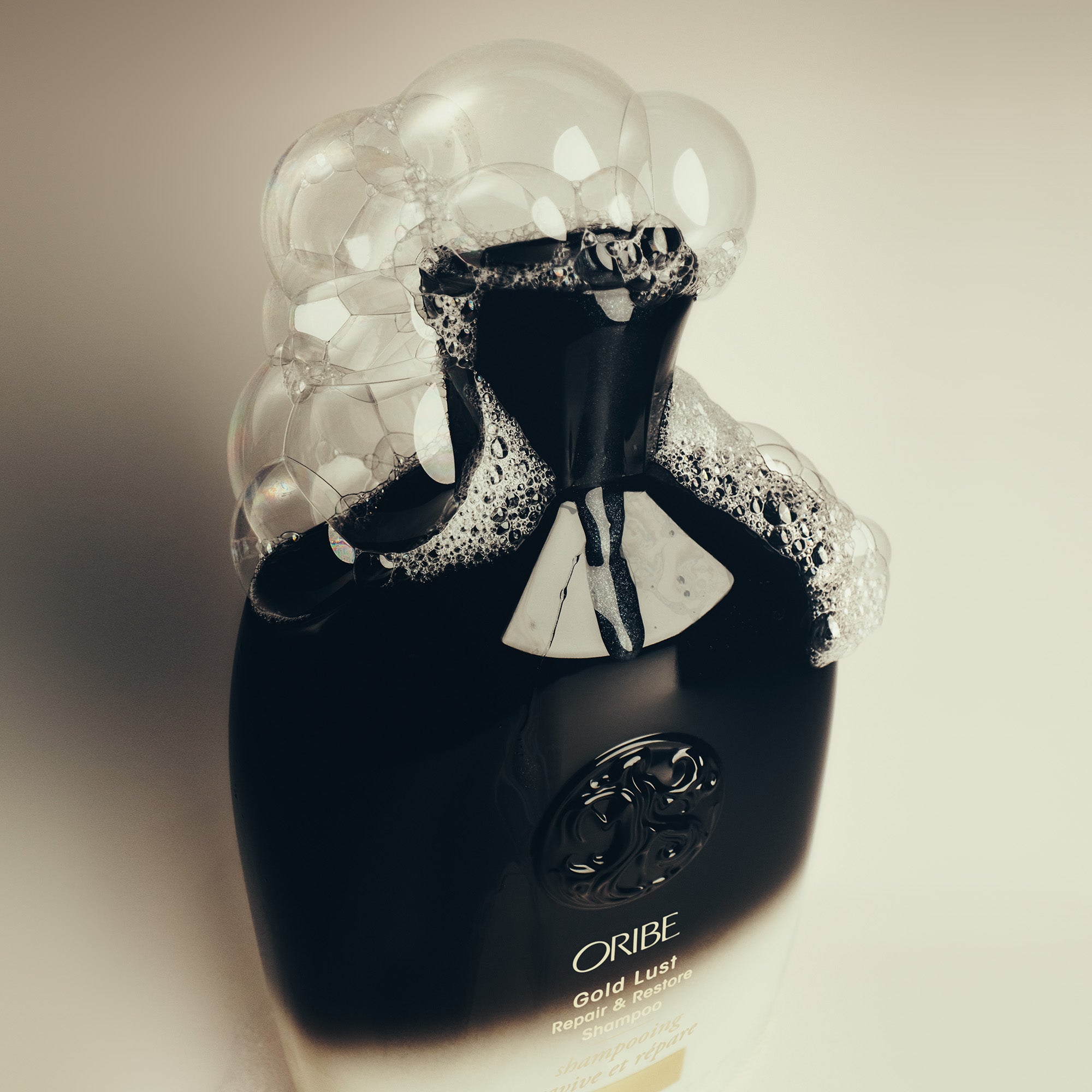 Gold Lust Repair & Restore Shampoo - Oribe Hair Care - Image 3