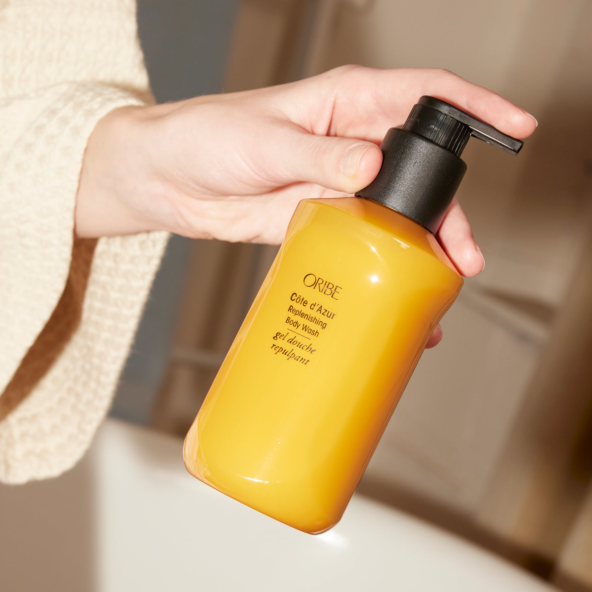 Côte d’Azur Replenishing Body Wash - Oribe Hair Care - Image 3