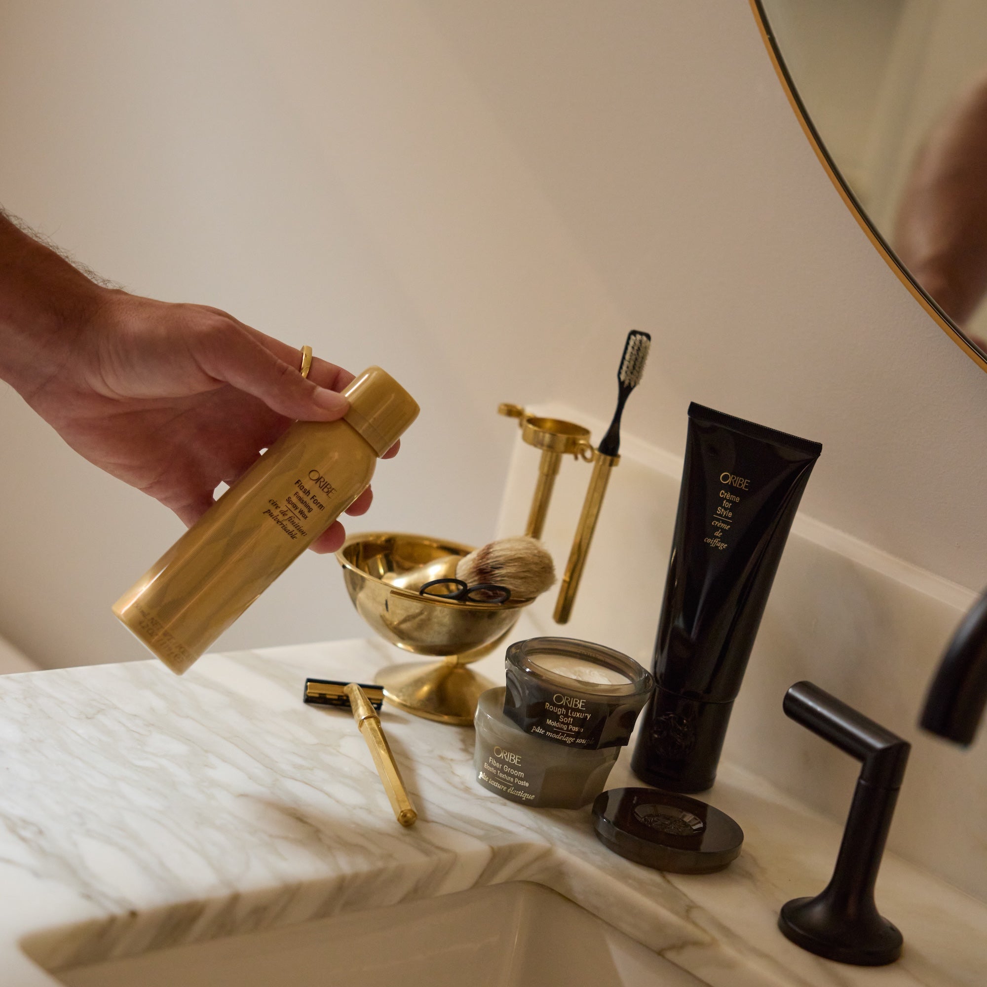 Flash Form Finishing Spray Wax - Oribe Hair Care - Image 3